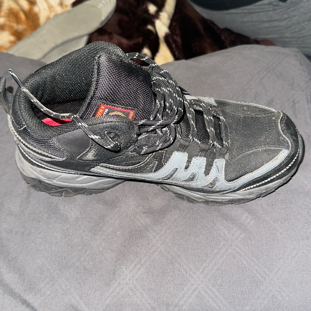 Skechers made to last for work. Slip resistant and steel toe. Men’s Size 8.